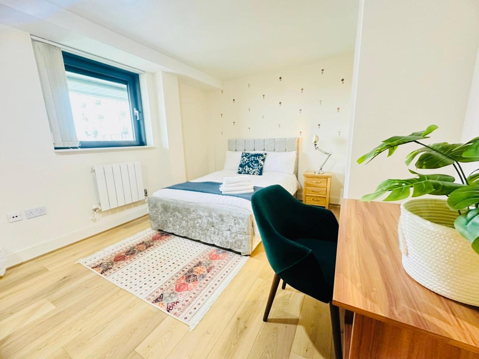 Modern 2Bed 2Bath Apartment Canary Wharf - Upto 5 Person London Ngoại thất bức ảnh