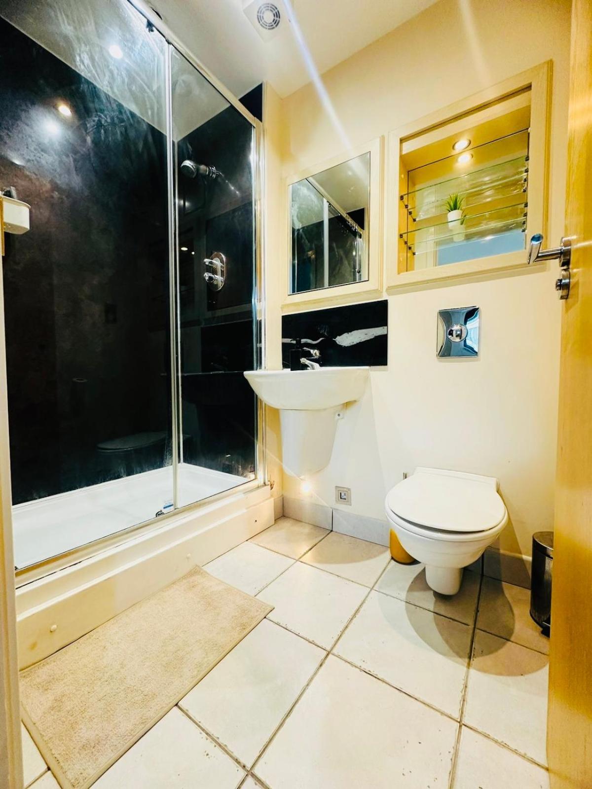 Modern 2Bed 2Bath Apartment Canary Wharf - Upto 5 Person London Ngoại thất bức ảnh